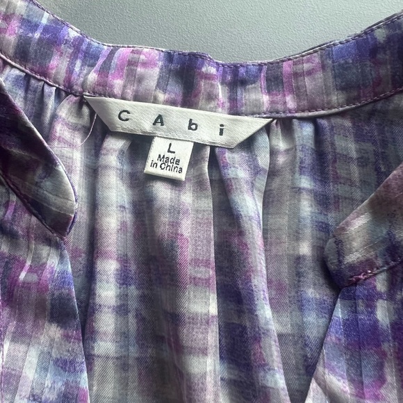 Cabi sleeveless blouse, size large, beautiful purple print. Snap at bust - Picture 2 of 4